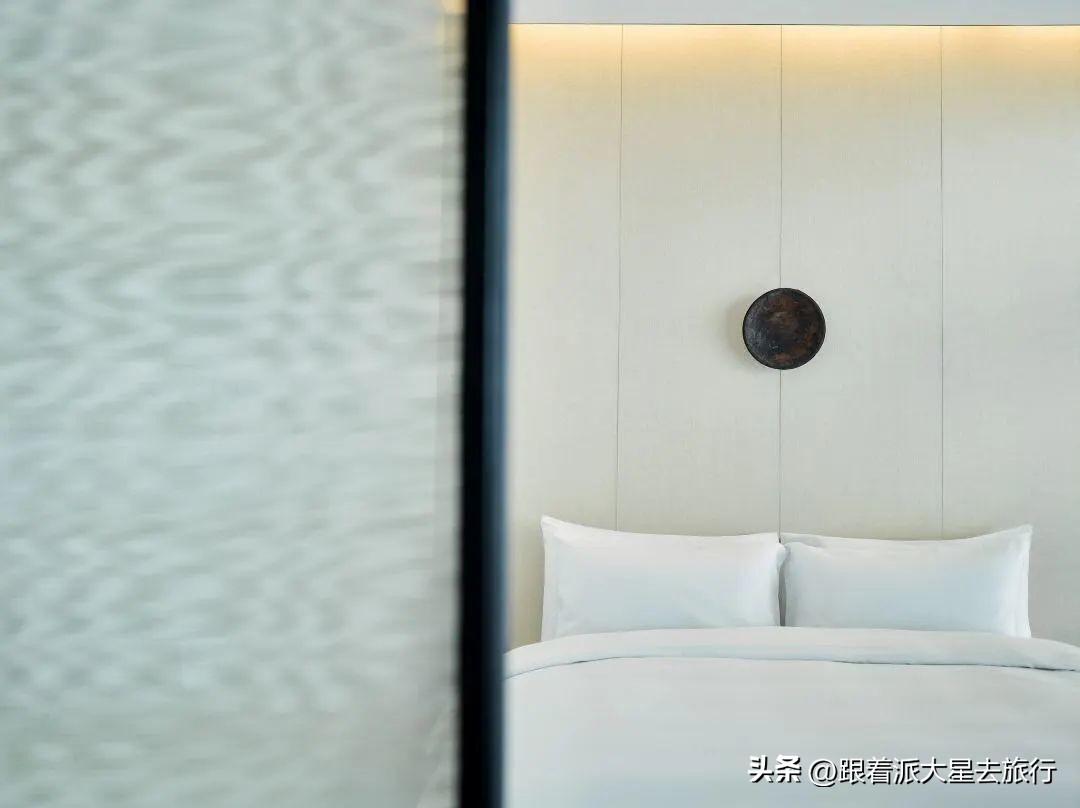 绝妙创意系列上海金茂大酒店金茂君悦的床后背景墙