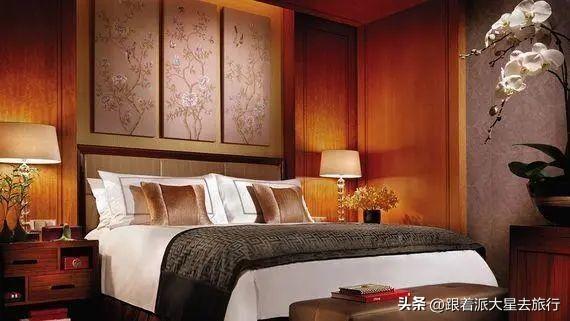 绝妙创意系列上海金茂大酒店金茂君悦的床后背景墙