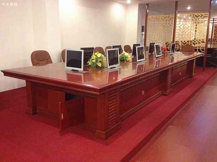 深圳办公室设计时候应该怎样注意办公桌的摆放技巧